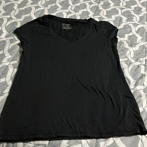 Woman’s black short sleeve shirt size 2xl price 15